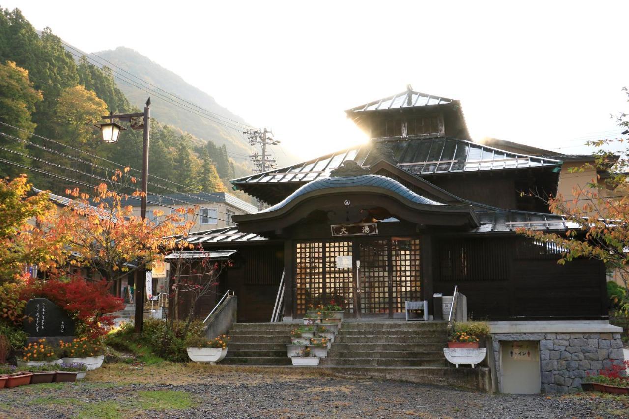 Fujiiso (Adults Only) Hotell Takayama  Exteriör bild